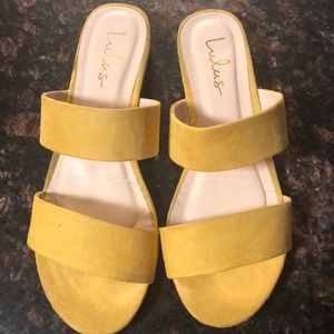 Lulu’s yellow flat sandals